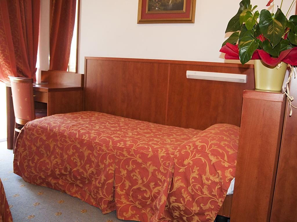 Hotel Garden Limone sul Garda Room photo
