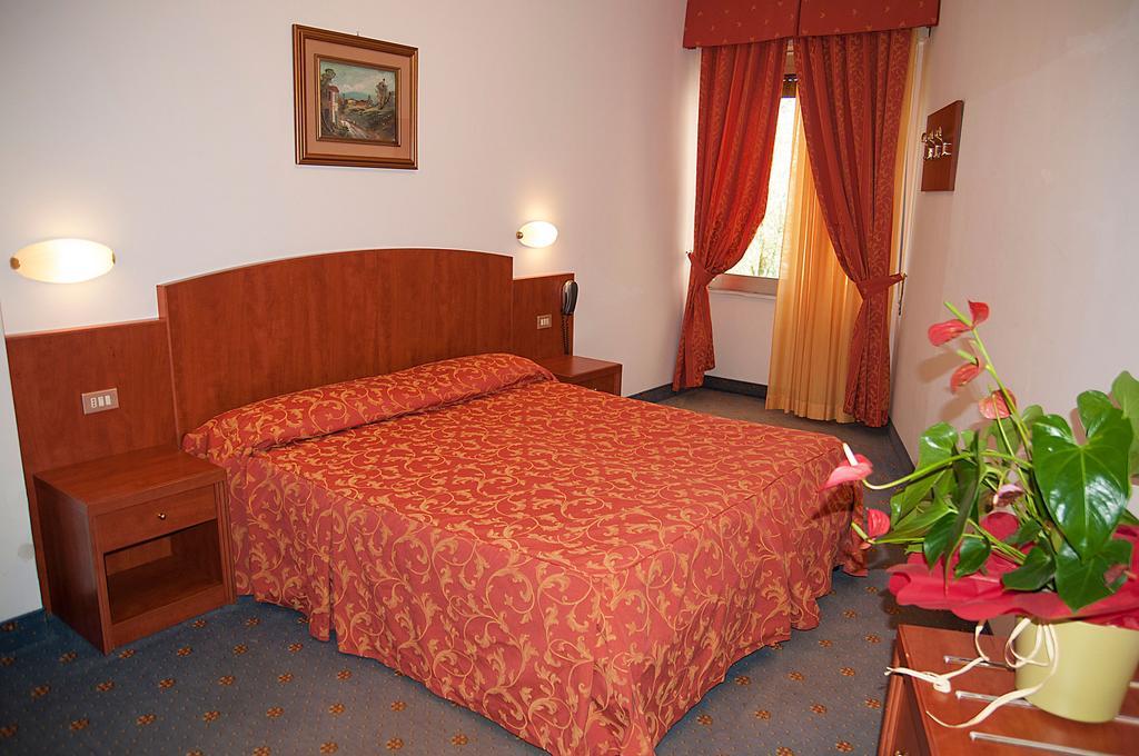 Hotel Garden Limone sul Garda Room photo